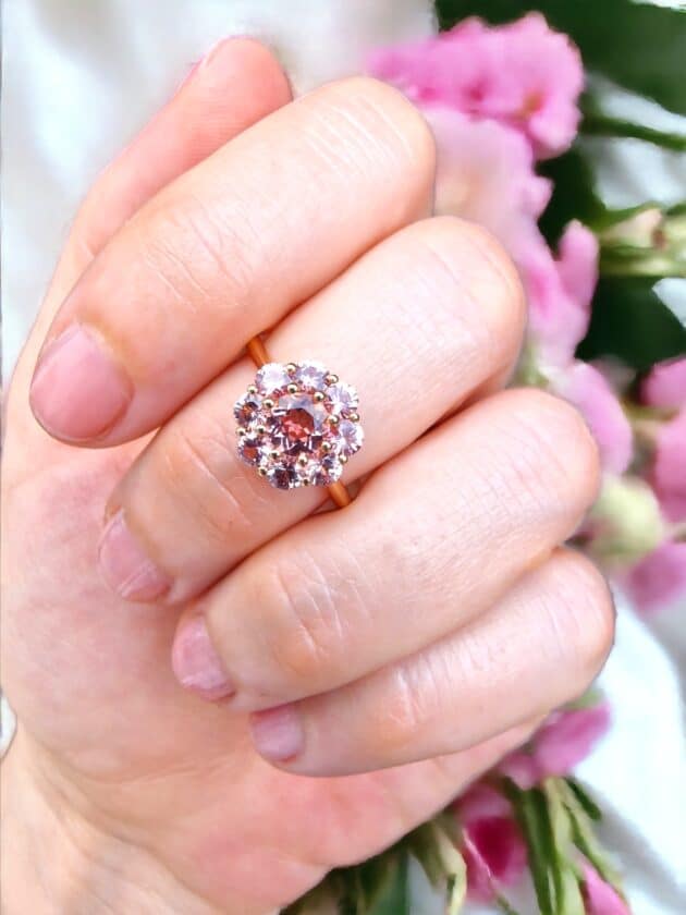Anello Isabella con tormalina rosa pesca e zaffiri rosa pesca - immagine 2