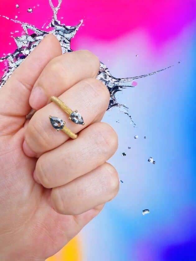 Anello Marie Antoinette con spinelli grigi e finish velluto - immagine 2